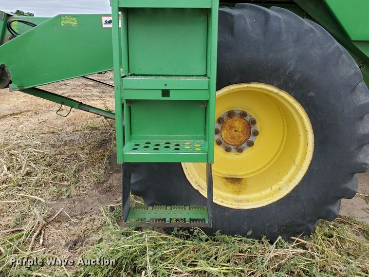 image for item DF5724 1990 John Deere 9600 RWA combine