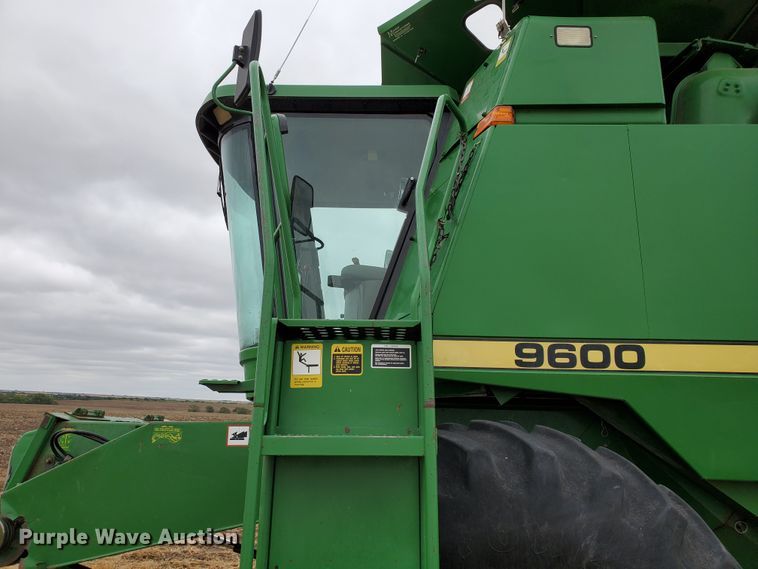 image for item DF5724 1990 John Deere 9600 RWA combine