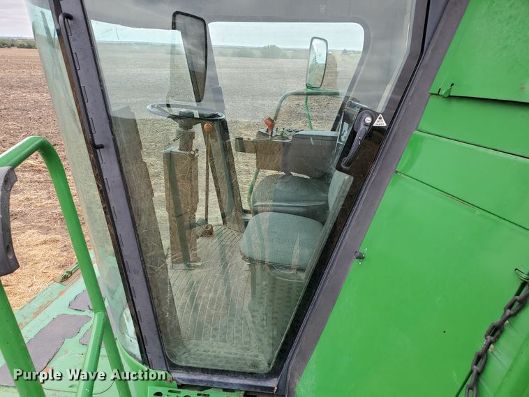 image for item DF5724 1990 John Deere 9600 RWA combine