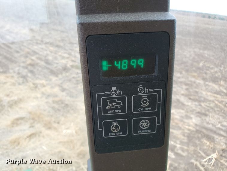 image for item DF5724 1990 John Deere 9600 RWA combine