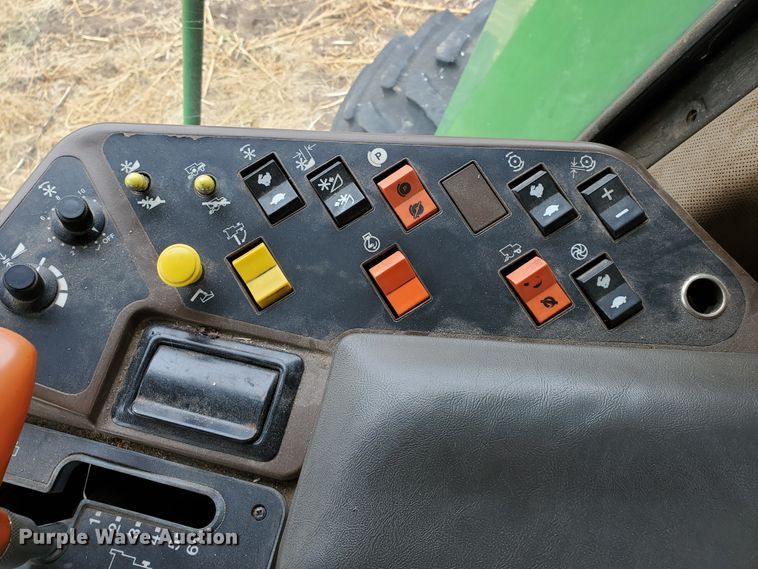 image for item DF5724 1990 John Deere 9600 RWA combine