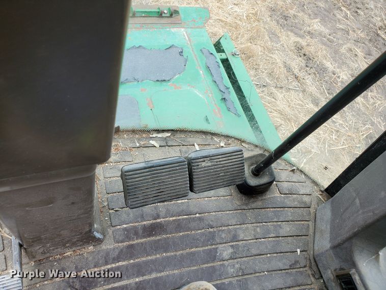 image for item DF5724 1990 John Deere 9600 RWA combine