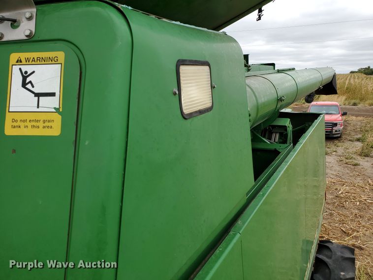 image for item DF5724 1990 John Deere 9600 RWA combine