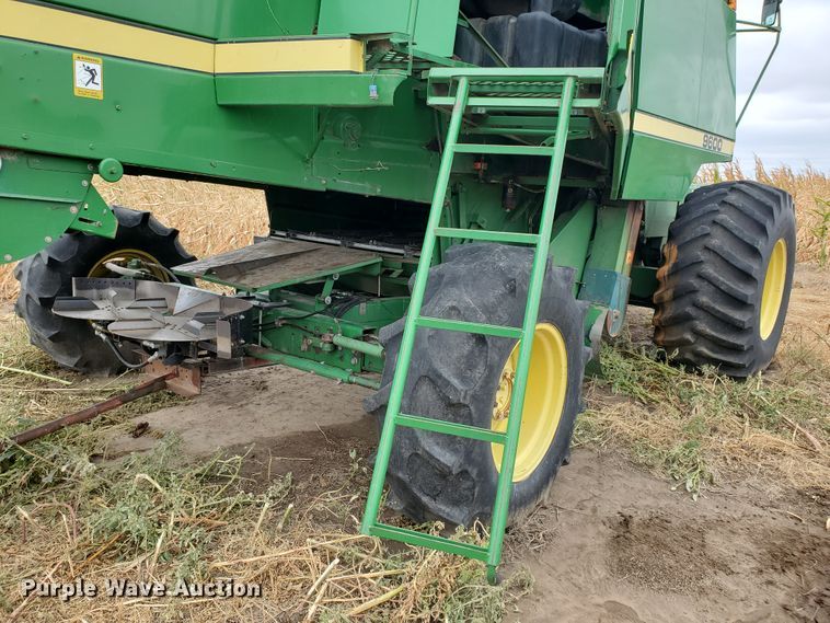 image for item DF5724 1990 John Deere 9600 RWA combine