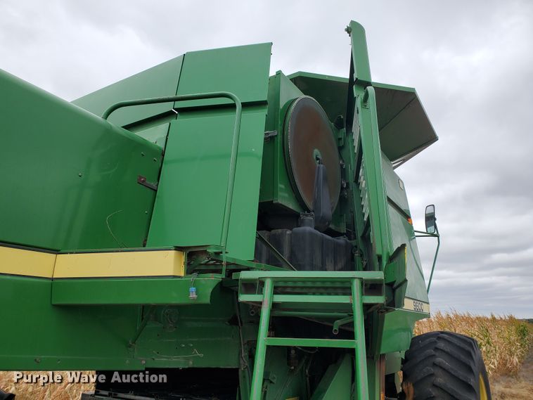 image for item DF5724 1990 John Deere 9600 RWA combine