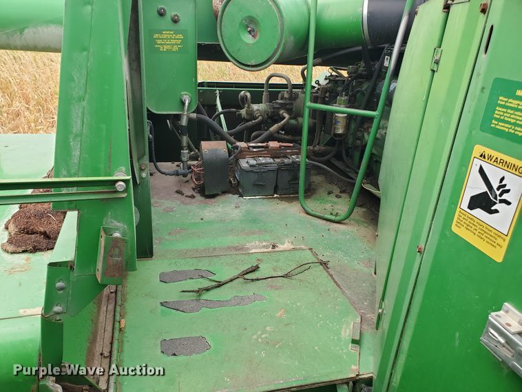 image for item DF5724 1990 John Deere 9600 RWA combine