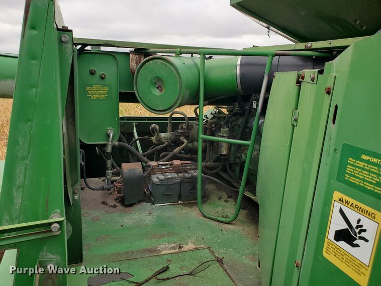image for item DF5724 1990 John Deere 9600 RWA combine