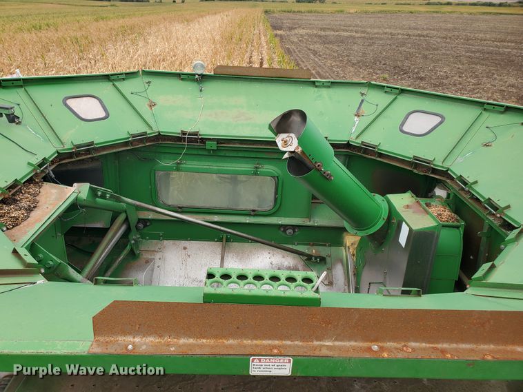 image for item DF5724 1990 John Deere 9600 RWA combine