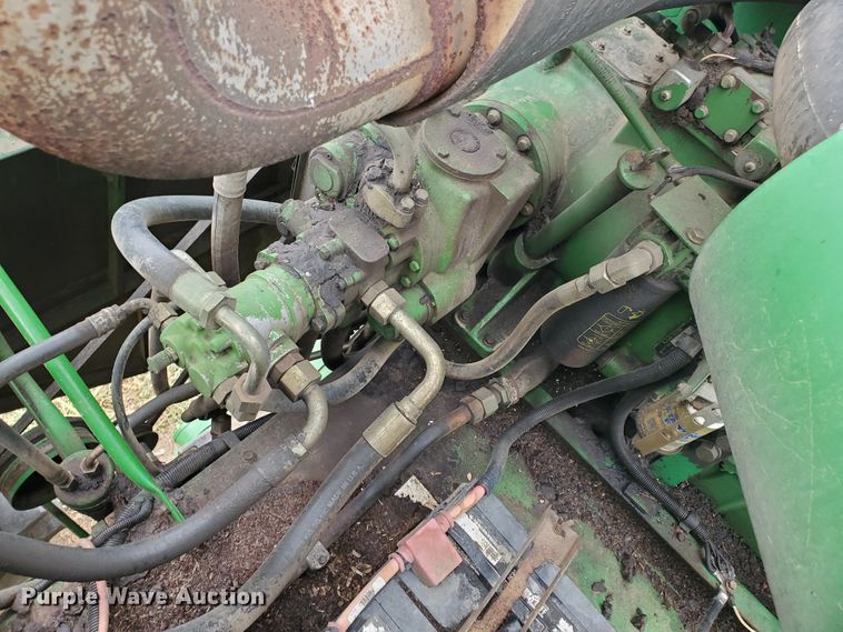 image for item DF5724 1990 John Deere 9600 RWA combine