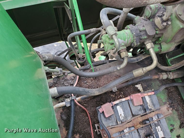 image for item DF5724 1990 John Deere 9600 RWA combine