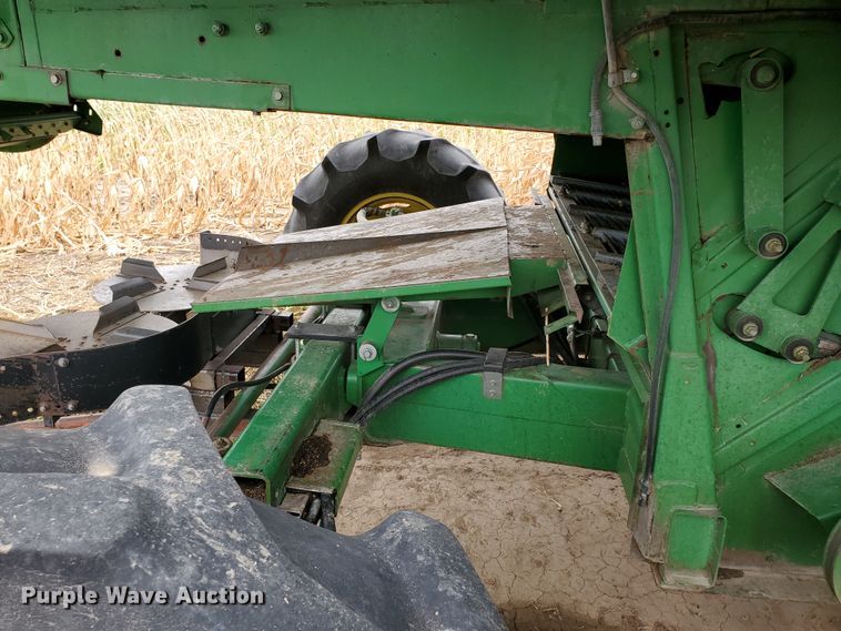 image for item DF5724 1990 John Deere 9600 RWA combine
