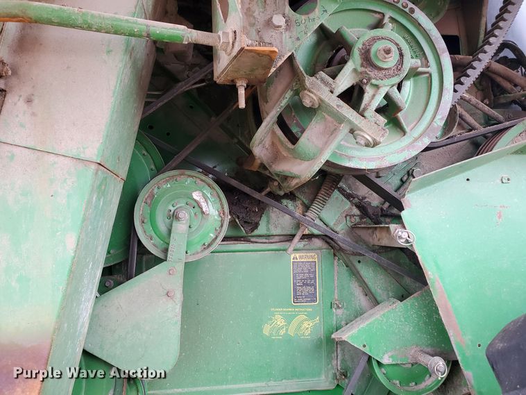 image for item DF5724 1990 John Deere 9600 RWA combine