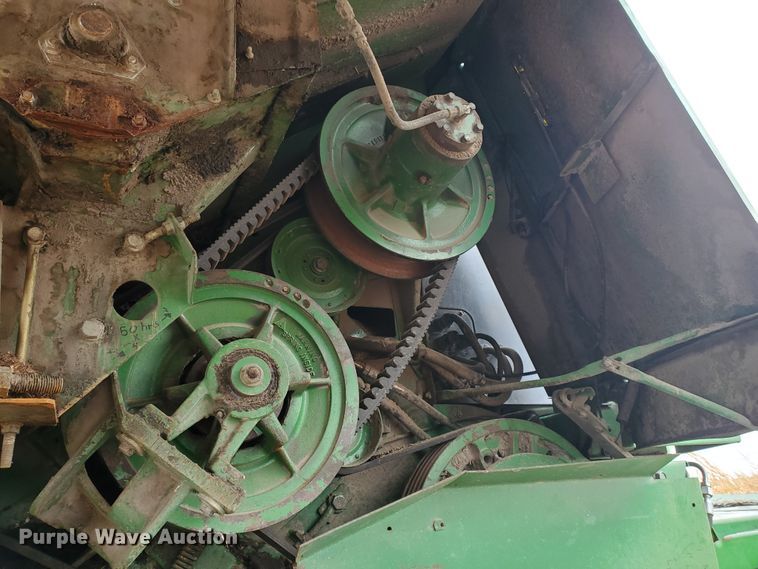 image for item DF5724 1990 John Deere 9600 RWA combine