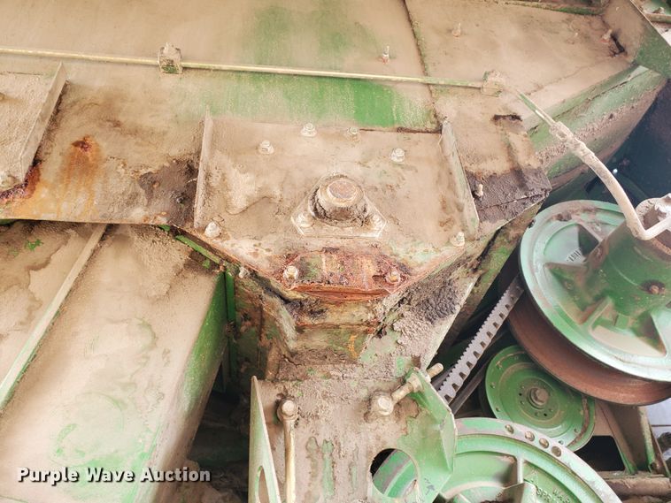 image for item DF5724 1990 John Deere 9600 RWA combine