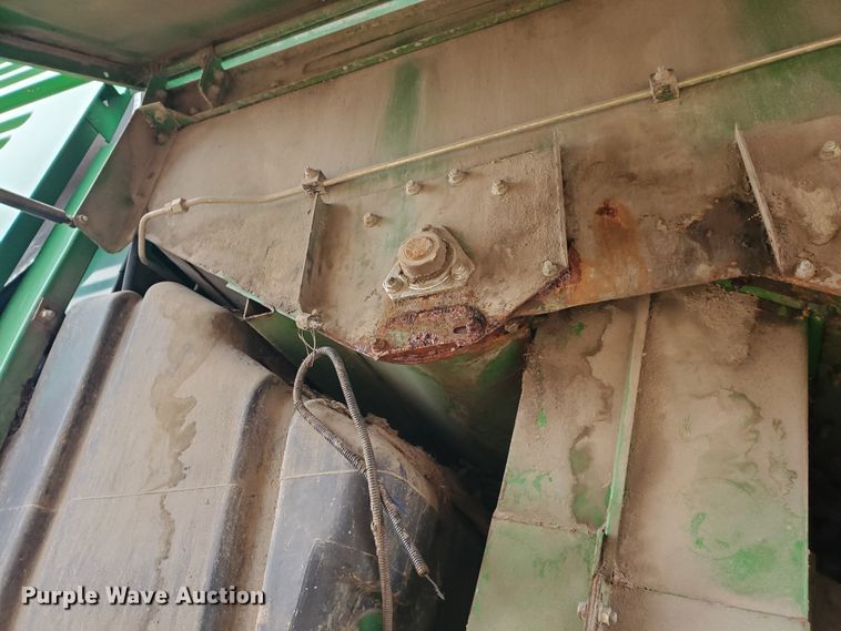 image for item DF5724 1990 John Deere 9600 RWA combine