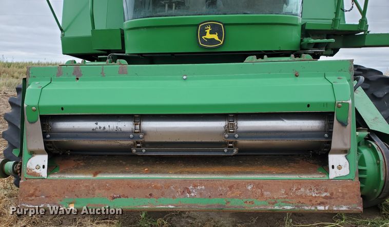 image for item DF5724 1990 John Deere 9600 RWA combine