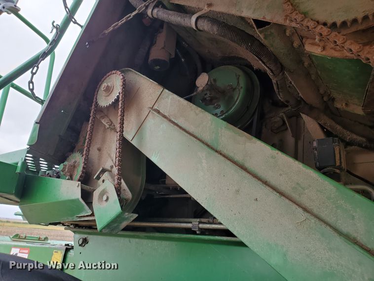 image for item DF5724 1990 John Deere 9600 RWA combine