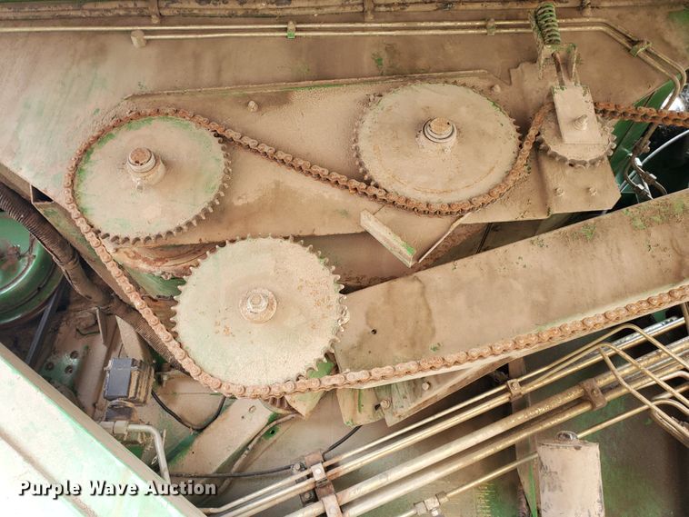 image for item DF5724 1990 John Deere 9600 RWA combine