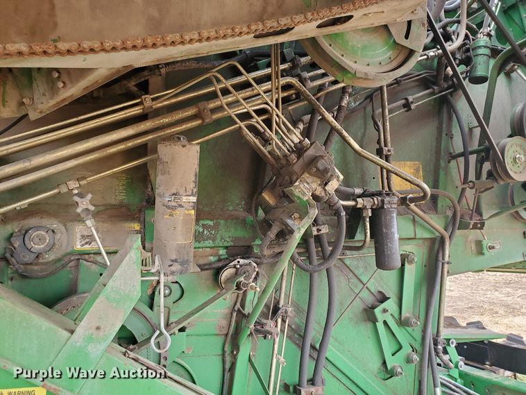 image for item DF5724 1990 John Deere 9600 RWA combine