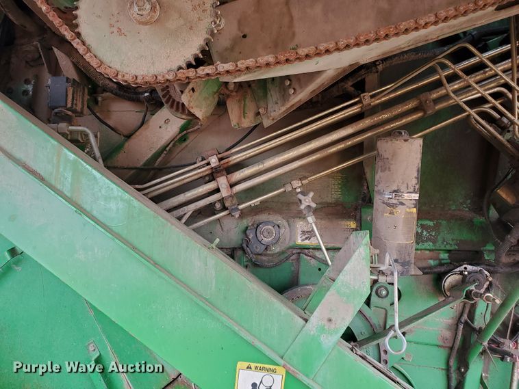 image for item DF5724 1990 John Deere 9600 RWA combine