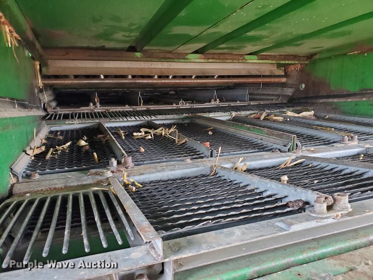 image for item DF5724 1990 John Deere 9600 RWA combine