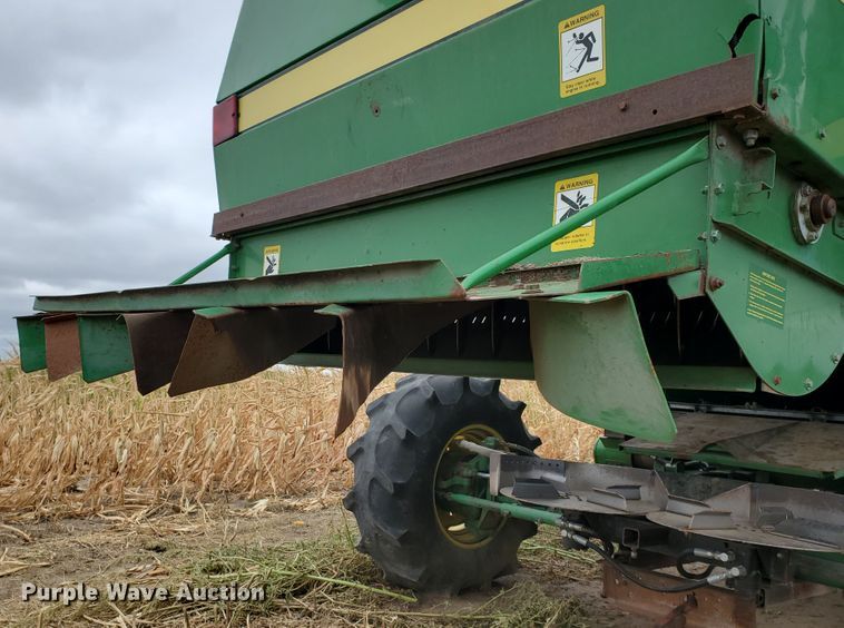 image for item DF5724 1990 John Deere 9600 RWA combine