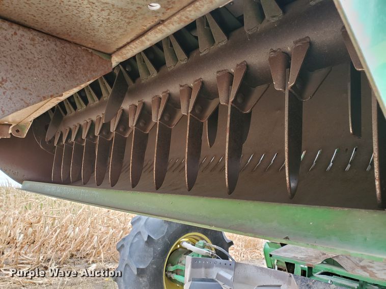 image for item DF5724 1990 John Deere 9600 RWA combine