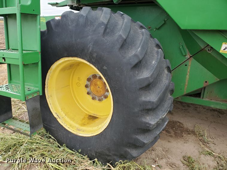 image for item DF5724 1990 John Deere 9600 RWA combine