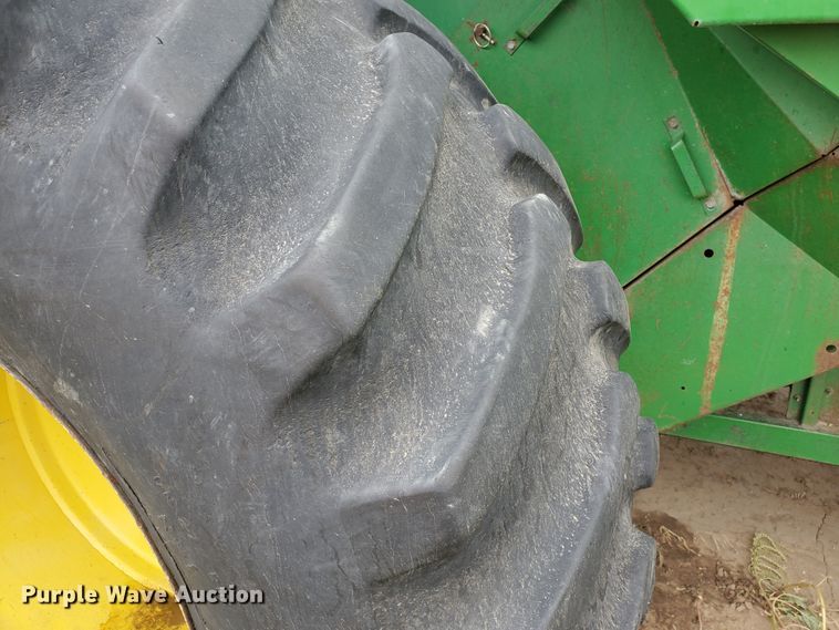 image for item DF5724 1990 John Deere 9600 RWA combine
