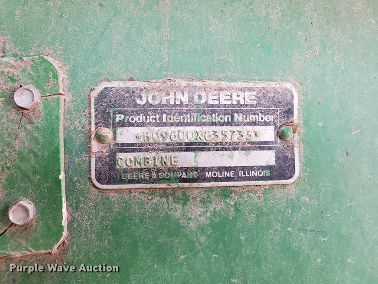 image for item DF5724 1990 John Deere 9600 RWA combine