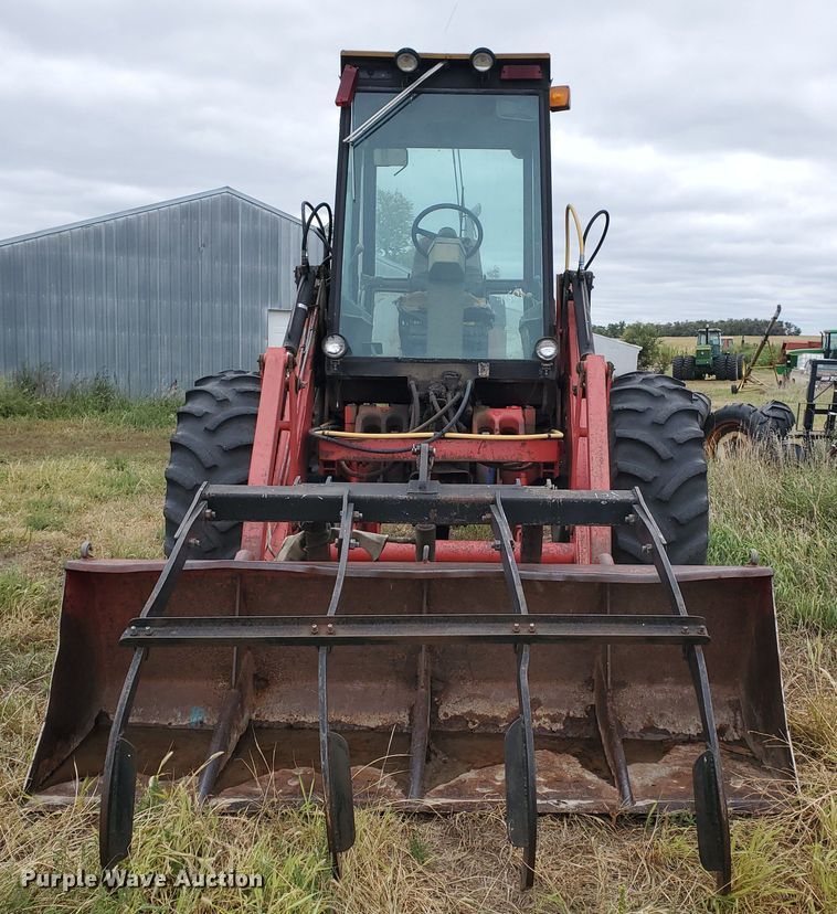 image for item DF5726 1985 Versatile 276  4WD bi-directional tractor