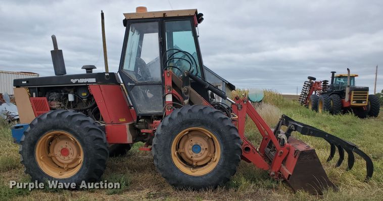 image for item DF5726 1985 Versatile 276  4WD bi-directional tractor