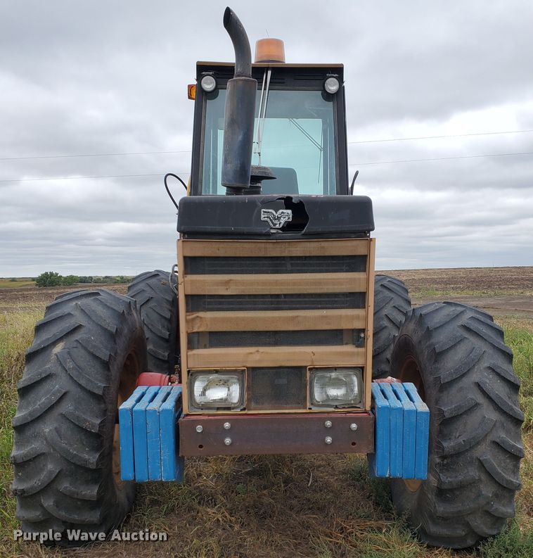 image for item DF5726 1985 Versatile 276  4WD bi-directional tractor