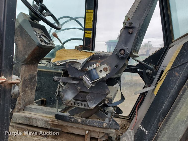 image for item DF5726 1985 Versatile 276  4WD bi-directional tractor