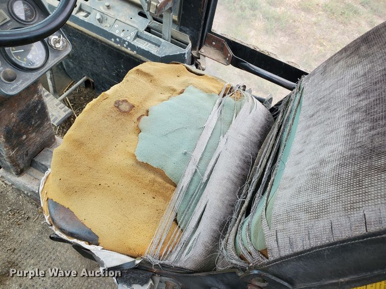 image for item DF5726 1985 Versatile 276  4WD bi-directional tractor