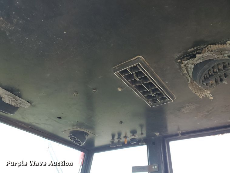 image for item DF5726 1985 Versatile 276  4WD bi-directional tractor