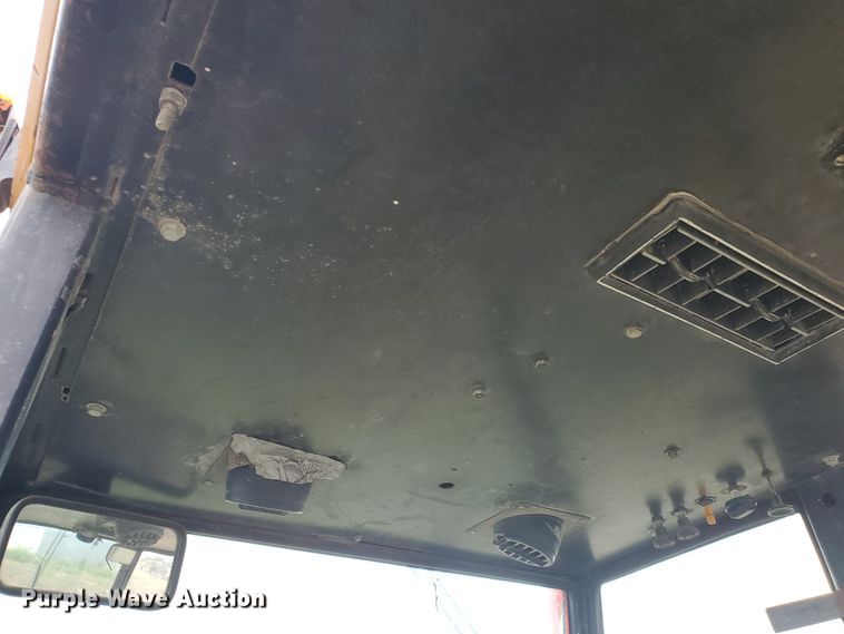 image for item DF5726 1985 Versatile 276  4WD bi-directional tractor