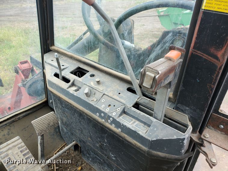 image for item DF5726 1985 Versatile 276  4WD bi-directional tractor