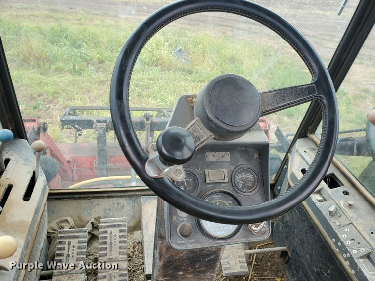 image for item DF5726 1985 Versatile 276  4WD bi-directional tractor