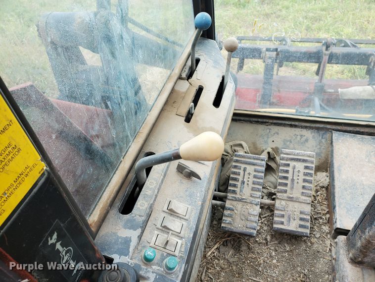 image for item DF5726 1985 Versatile 276  4WD bi-directional tractor