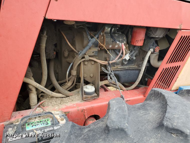 image for item DF5726 1985 Versatile 276  4WD bi-directional tractor