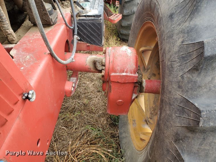 image for item DF5726 1985 Versatile 276  4WD bi-directional tractor