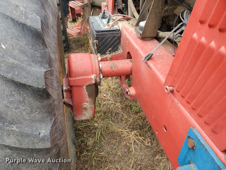 image for item DF5726 1985 Versatile 276  4WD bi-directional tractor