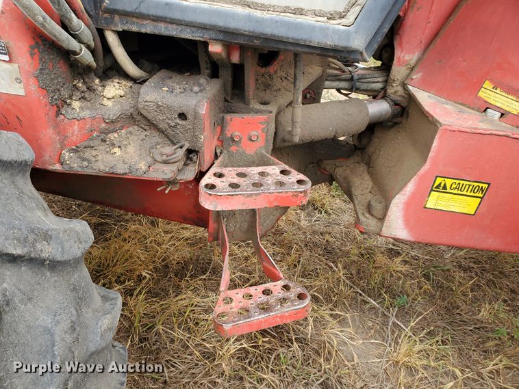 image for item DF5726 1985 Versatile 276  4WD bi-directional tractor