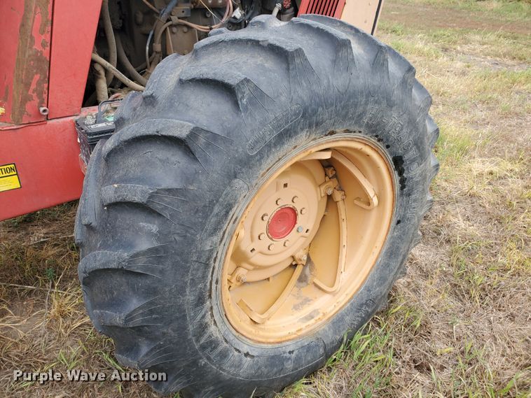 image for item DF5726 1985 Versatile 276  4WD bi-directional tractor