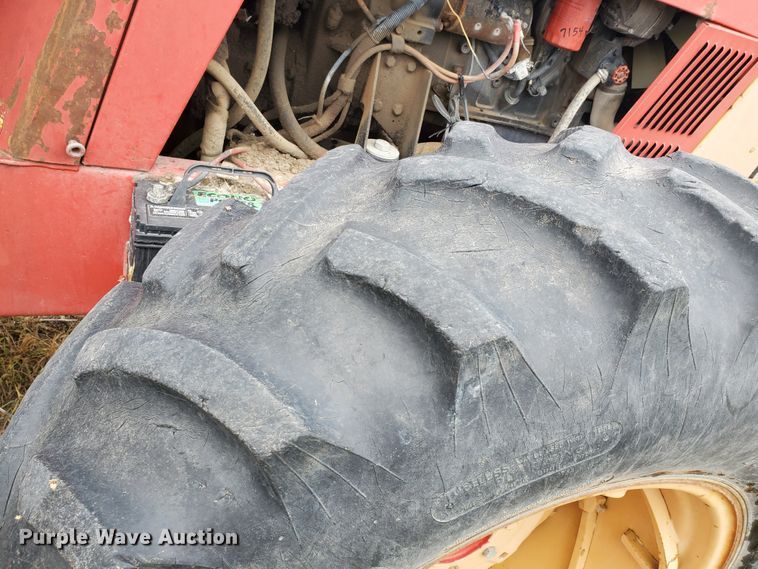 image for item DF5726 1985 Versatile 276  4WD bi-directional tractor