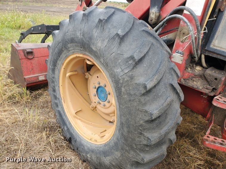 image for item DF5726 1985 Versatile 276  4WD bi-directional tractor