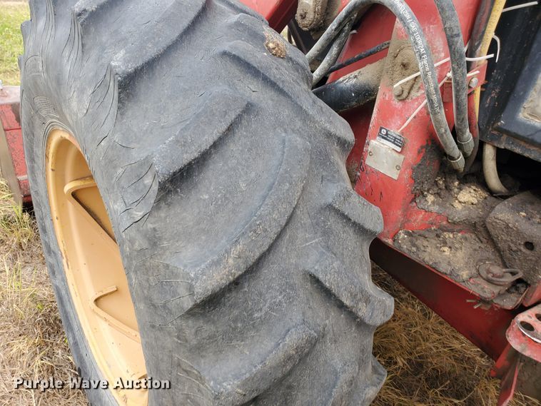 image for item DF5726 1985 Versatile 276  4WD bi-directional tractor