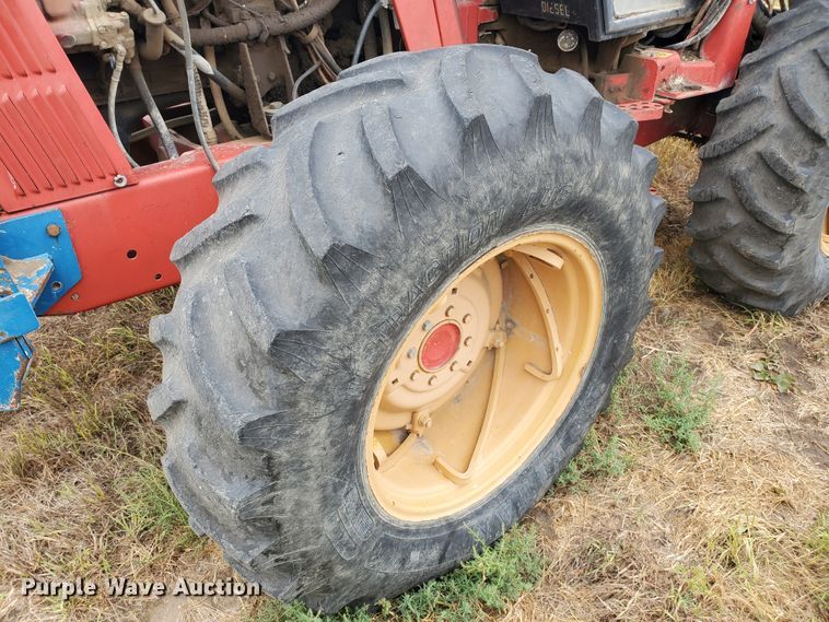 image for item DF5726 1985 Versatile 276  4WD bi-directional tractor