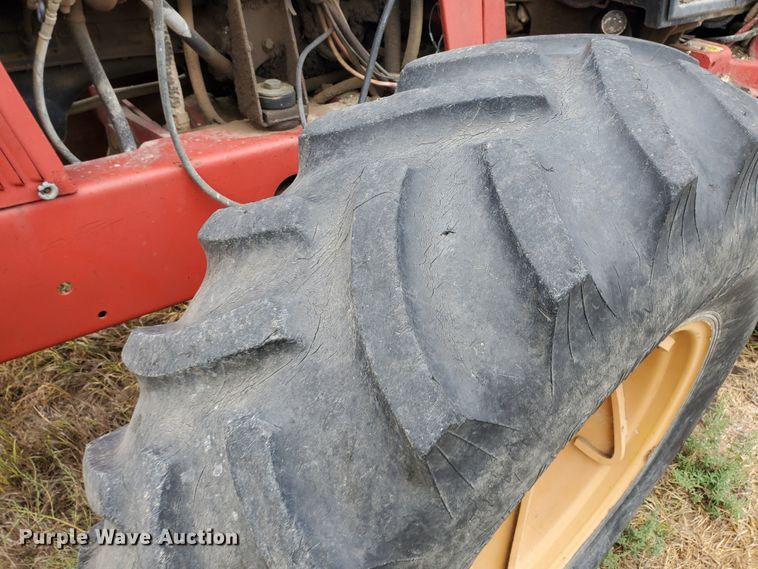 image for item DF5726 1985 Versatile 276  4WD bi-directional tractor